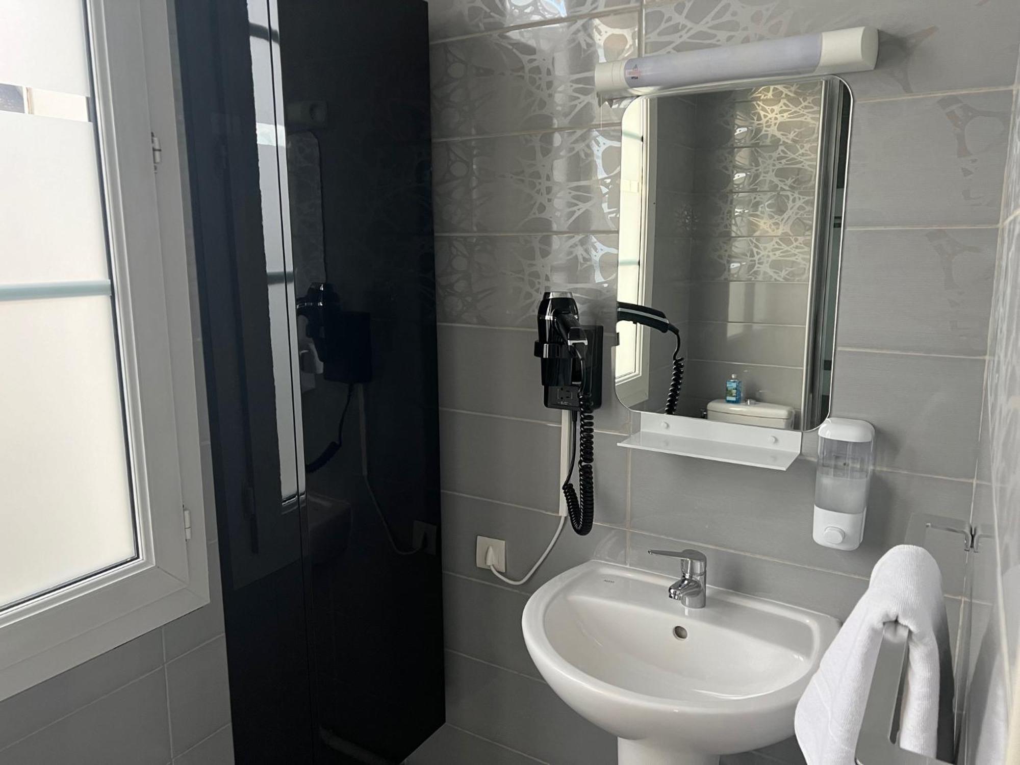 Armor Hotel Κομπιέν Εξωτερικό φωτογραφία